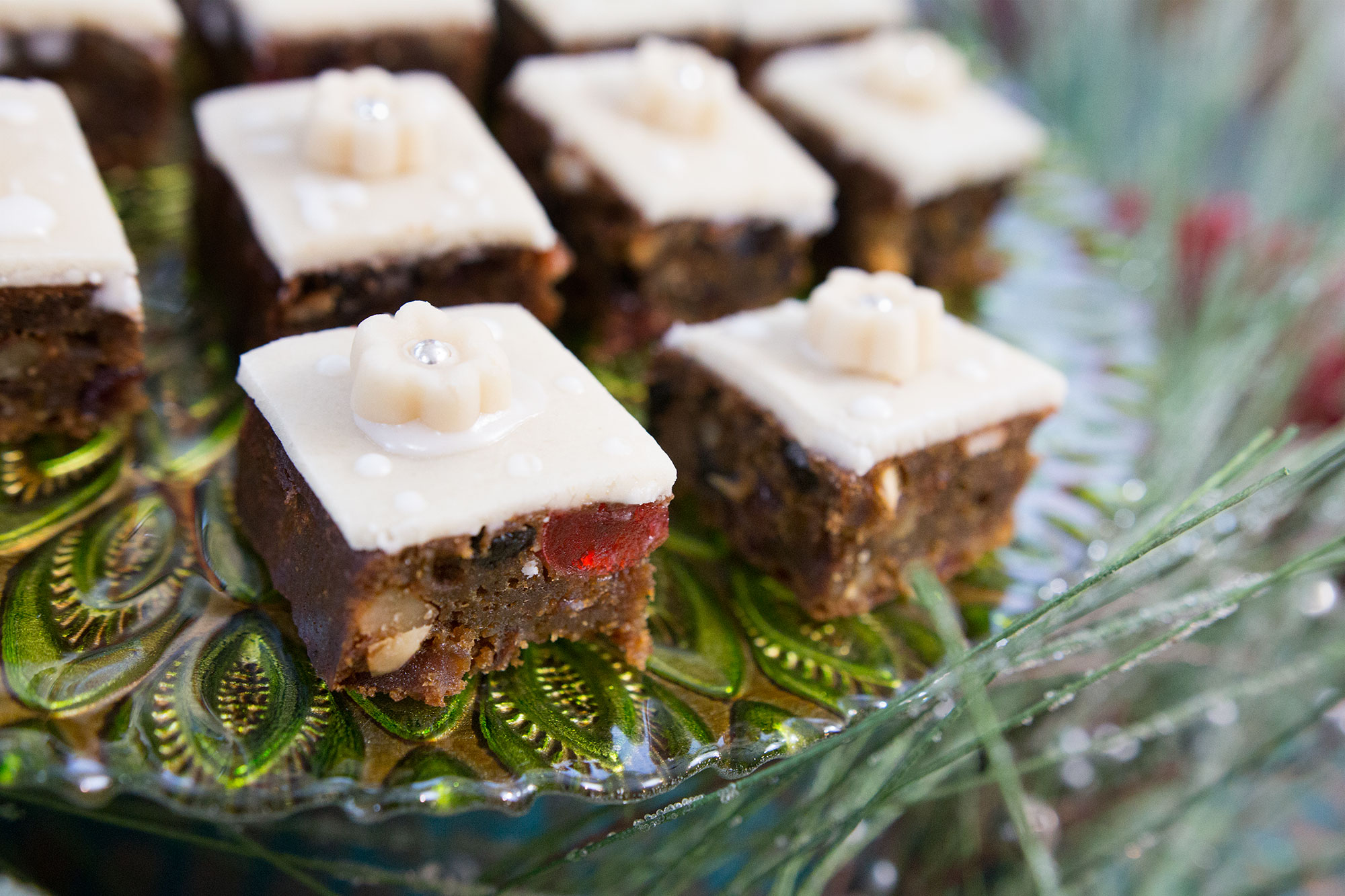 Christmas Fruitcake with Rum, Brandy, Fruits and Nuts foto