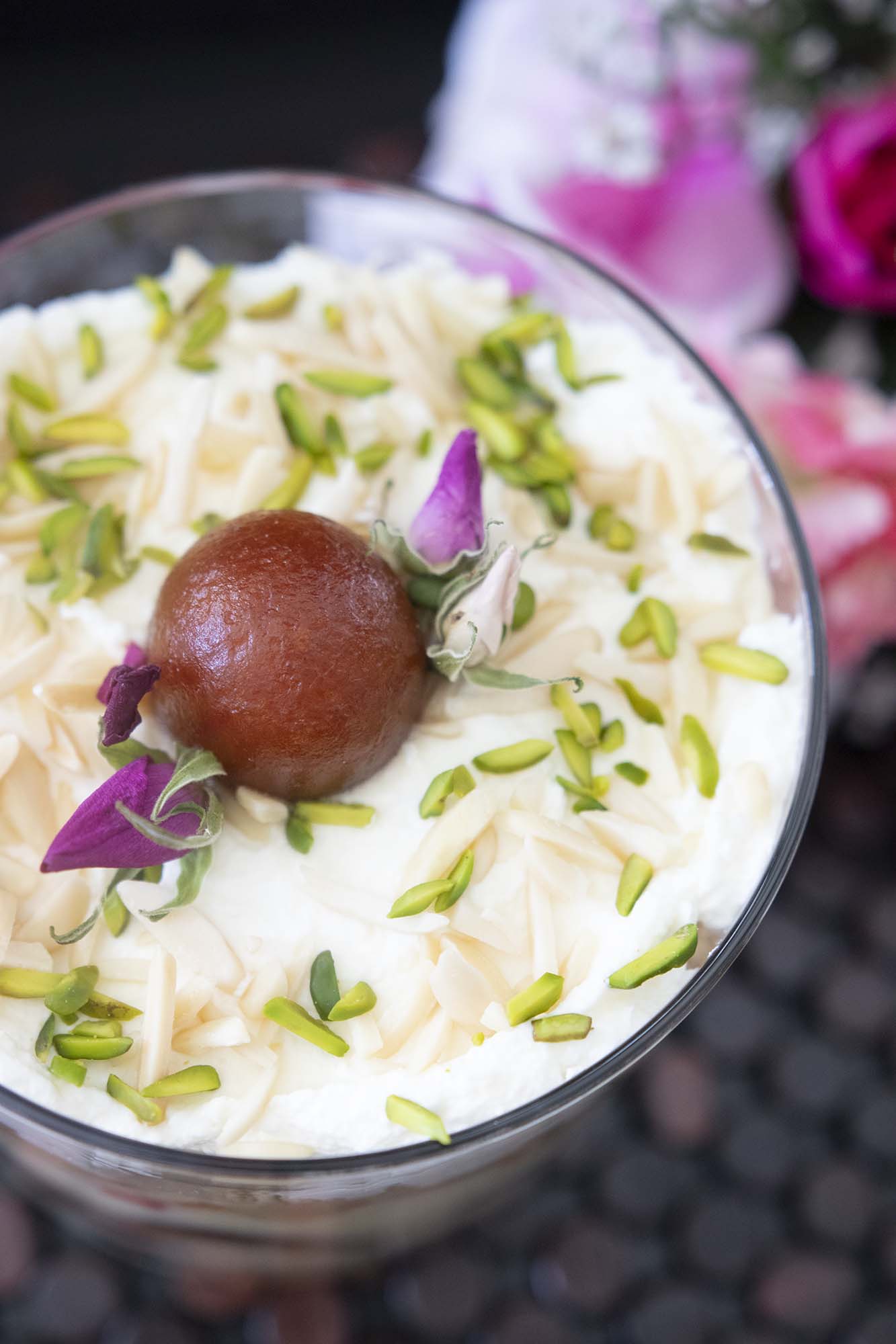 Gulab Jamun Trifle bild Foto